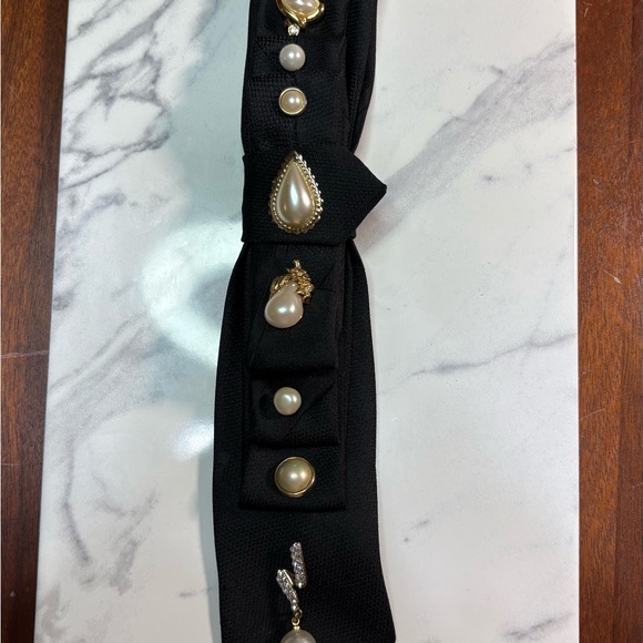 Elegant Black & Gold Mens Tie & Pearl Necklace - Picture 3 of 5